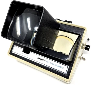 Visor de película electromática Argus 693 35 mm diapositiva vintage probado luz y motor funciona - Imagen 1 de 5