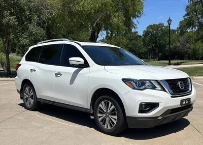 Nissan Pathfinder Platinum 2017 4x4 SUV de 4 puertas Foto 1 de 4