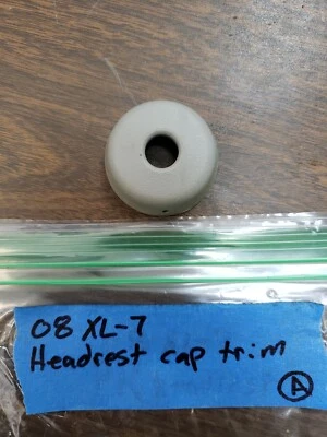 2008 Suzuki XL-7 Headrest Cap Trim  - Imagem 1 de 3