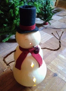 Meadowbrooke Kürbis Schneemann Nachtlicht 13,5" Zylinder Mütze Pfeife Arme Finger Schal EUC - Bild 1 von 11