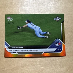 2025 MLB WS Topps NOW 914 ADDISON BARGER DIVING CATCH TOR BLUE JAYS ARANCIONE /25 - Foto 1 di 2