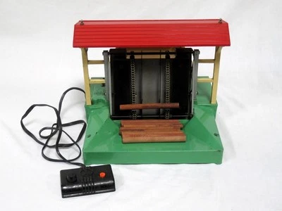 Vintage Lionel Trains No. 164 O Scale Lumber Log Loader Shed - VIDEO - Image 1 of 4