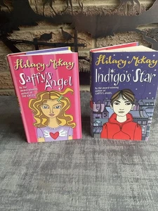 Saffy’s Angel & Indigo’s Star Signed By Hilary McKay 2001 DJ HB Hodder - Foto 1 di 19