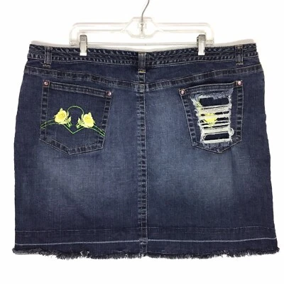 Jessica Simpson Yellow Rose Embroidered Distressed Denim Knee Skirt Size 24W - Изображение 1 из 4