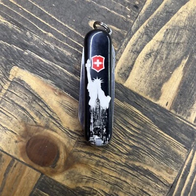 Navaja suiza Victorinox Classic SD New York Skyline Estatua de la Libertad 58 mm Foto 1 de 4