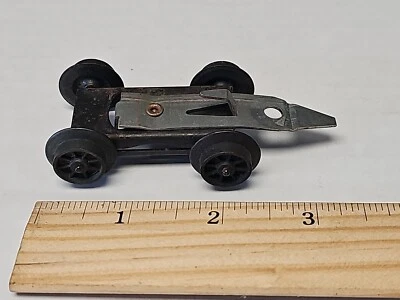 Lionel 1862-23 4-Wheel Front Truck Completed with Black Bracket on Top - Image 1 of 3