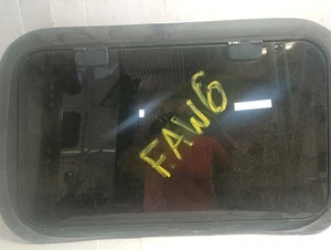 2006 Volvo VNL Right Passenger Lower Sleeper Window Glass (11924434 - Picture 1 of 12