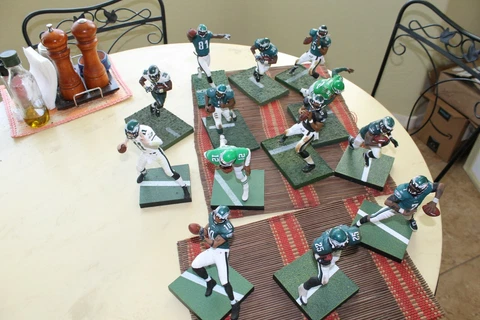 NFL LOOSE EAGLES' MCFARLANE: MCNABB, WESTBROOK, DAWKINS, VICK, WHITE, JACKSON + Cover