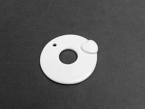 PORCELLANA - PENDENTE TONDO CON FRO E CUORE - D6cm - Picture 1 of 1