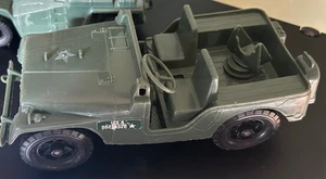 Veicolo giocattolo jeep vintage anni 80 plastica lavorata esercito americano JL25 - Foto 1 di 2