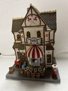 LEMAX 35535~ SOPHIE'S SWEET SHOP Building Christmas Village 2013~RARE RETIRED - Picture 1 of 8