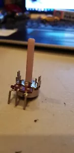 NOS Stackpole Potentiometer 2,5K Platinenmontage Kunststoff Keilwelle liest 2,6K - Bild 1 von 3