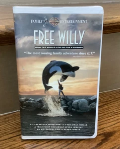 Free Willy (VHS, 1993, Warner Home Video Clamshell Case) - Picture 1 of 11