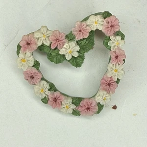 Broche prendedor vintage rosa blanco flor corazón corona polímero celuloide - Imagen 1 de 5