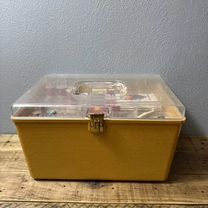 VINTAGE WILSON WIL-HOLD GOLD PLASTIC SEWING BOX, CLEAR NOTIONS TRAY’S AND LID - Picture 1 of 18