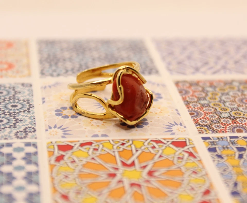 ANELLO CORALLO ROSSO NATURALE SPOLA  ARGENTO DORATO MIS 13 REGOLABILE ARTIGIANAL - Immagine 1 di 4