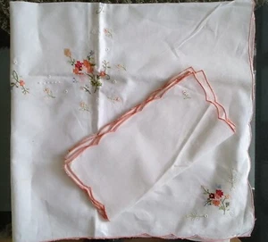 NEW Beautiful embroidered 100% cotton table cloth and 4 napkins - unused - Picture 1 of 2
