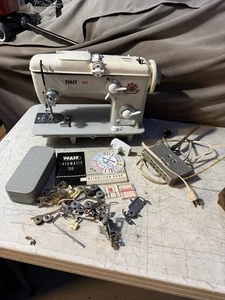 Máquina de coser vintage años 50 PFAFF 260 hecha en Alemania resistente para piezas/reparación - Imagen 1 de 12
