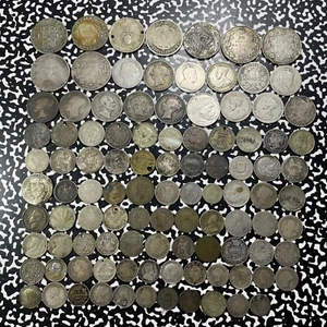 Lotto sfuso di 100 monete mondiali argento abbattuto assortite #A6877 data mista, 346 g - Foto 1 di 18