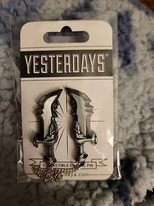 GOD OF WAR BLADES OF CHAOS 2 ENAMEL LAPEL PIN SET WITH 4" CHAIN YESTERDAYS - Picture 1 of 3