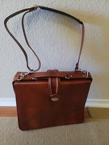 APC - Marke braune Leder Klapp Aktentasche mit Schloss & Schlüssel - Vintage Stil - Bild 1 von 11