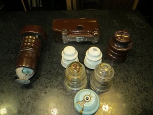 Vintage Porzellan Isolator Konvolut braun, blau, weiß und klares Glas  - Bild 1 von 12