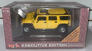 Maisto Black Hummer H2 SUV 1:18 Executive Edition Wood Display Stand - Picture 1 of 13