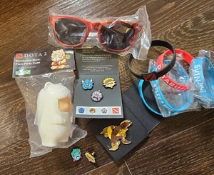 Valve - Dota 2 - TI6 Attendee Goodie Bag - Sunglasses, Sand King Pin, Nendoroid+ - Picture 1 of 4