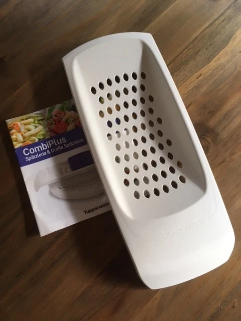 Tupperware Combiplus Spätzleria Spätzlebrett mit Rezeptheft und Schaber - Bild 1 von 4