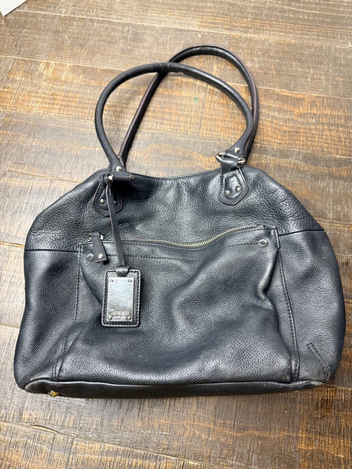 Bolsa de ombro Tignanello preta couro pebbled bolsa tote forro com estampa de corrente - Imagem 1 de 4