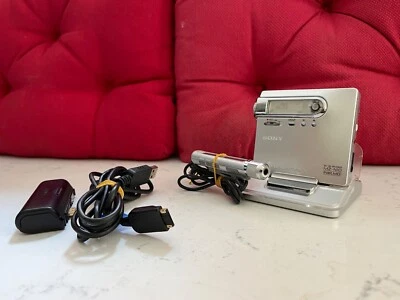Sony MZ-N10 Mini Disc Player/Recorder Walkman. NEW BATTERY - USB DATA 266 - Image 1 of 4