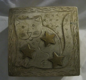 Vintage Pillendose mit Katzendesign ~ Schmuckschachtel ~ Silber/Messing ~ LBDL3 - Bild 1 von 5