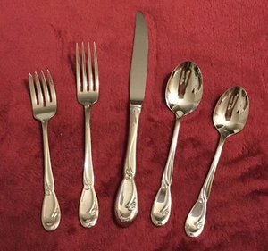 ONEIDA - CALLA LILY - DELUXE - Stainless Flatware * CHOICE OF PIECES * CHOOSE - Picture 1 of 6