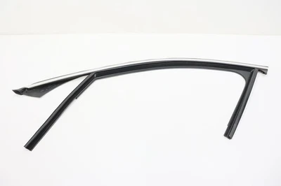 2017–2021 MERCEDES C300 W205 ПЕРЕДНЕЕ ЛЕВОЕ ВЕРХНЕЕ ОКНО ПОГОДНЫЙ РЕМЕНЬ МОЛДИНГ ИЗГОТОВИТЕЛЬ ОБОРУДОВАНИЯ - Изображение 1 из 4
