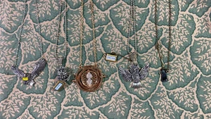 Lot of 5 Harry Potter Pendant Necklaces - Photo 1/4