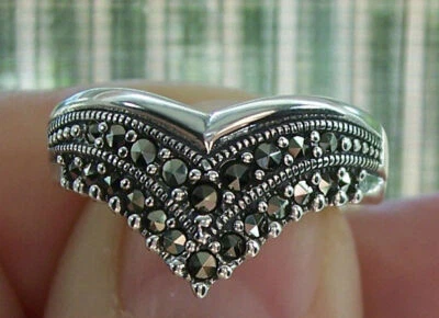 Anillo Chevron en forma de V de marcasita de plata de ley 925 para mujer Foto 1 de 4