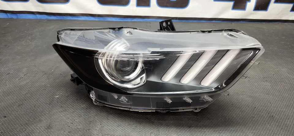 Faro pasajero derecho Ford Mustang GT 2015-2017 LED HID OEM Foto 1 de 4