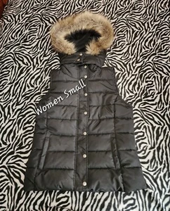 Old Navy puffer vest with fur hood - Picture 1 of 7