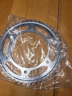 Piñones traseros de acero Sunstar - 46 dientes - Honda 2-463346 Foto 1 de 4