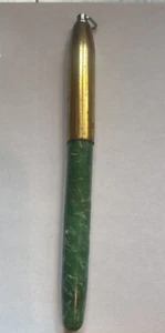 George C. Holt Green Marble "Neetline" Capped Pencil with Necklace Attachment - Bild 1 von 6