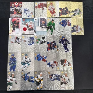 Lote de 27 cartas de parche de hockey paralelo Panini de cubierta superior numeradas en serie RC 2024-25 - Imagen 1 de 7