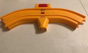 Juego de tren vintage 1983 Disneyland repuesto pista curva con botón piezas - Imagen 1 de 2