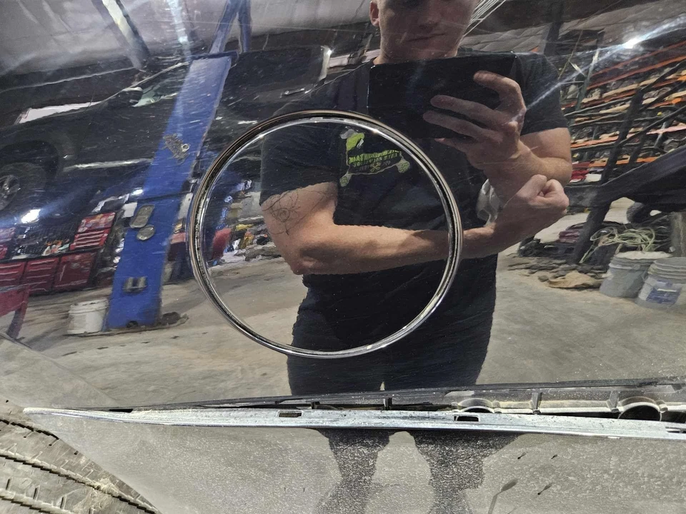 2015 - 2020 Cadillac Escalade Black-GBA Fuel Tank Door Foto 1 de 1