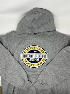 Vintage 2009 Yankee Stadium Eröffnungssaison Majestic grau Sweatshirt (L) - Bild 1 von 7