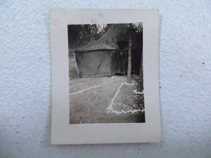 Soldatino originale seconda guerra mondiale che attacca la testa fuori dalla tenda in campo foto 1,5" x 2" - Foto 1 di 2