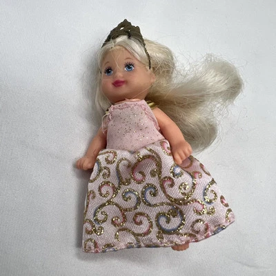 Muñeca Krissy Barbie Princess Palace Mattel en vestido original y tiara Foto 1 de 4