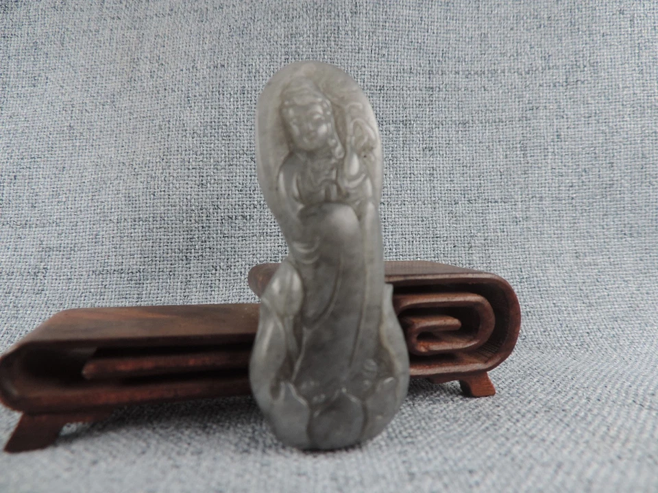 Antigua escultura china de jade verde hitiano de naturaleza GUANYIN estatua colgante Foto 1 de 4