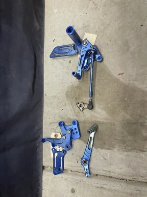 04-05 2005 SUZUKI GSXR600 LEFT RIGHT REARSET FRONT FOOT PEG BRAKE PEDAL - Image 1 of 4