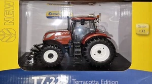 Universal Hobbies New Holland T7.225 , Sondermodell im Maßstab 1:32. - Bild 1 von 3