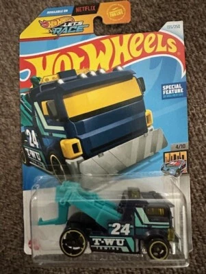 Hot Wheels 135/250 Heavy Hitcher 4/10 HW Metro TX - Image 1 of 4